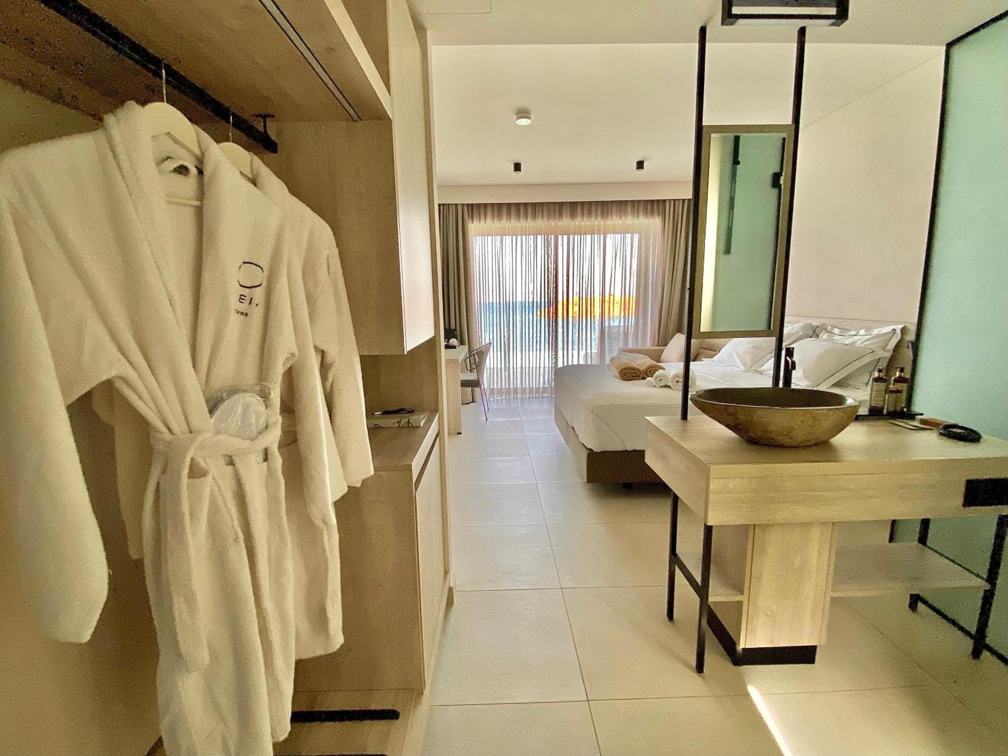 Eleia Seafront Rooms & Villas Petra  Exterior foto